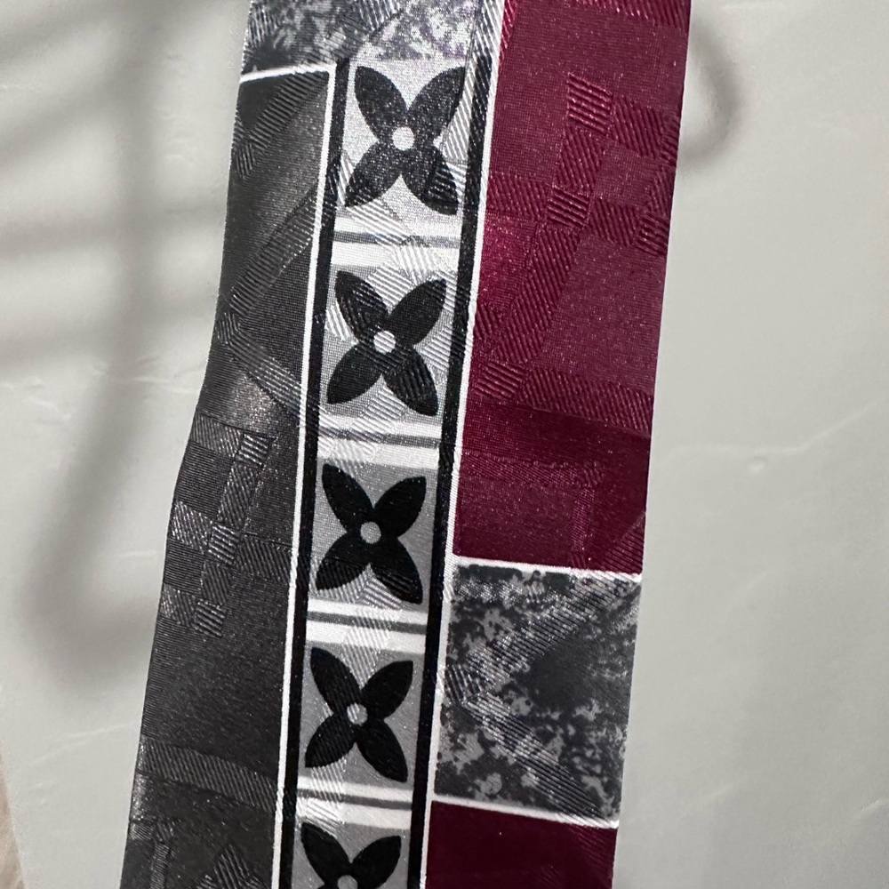 Carlos Tomasini silk tie
